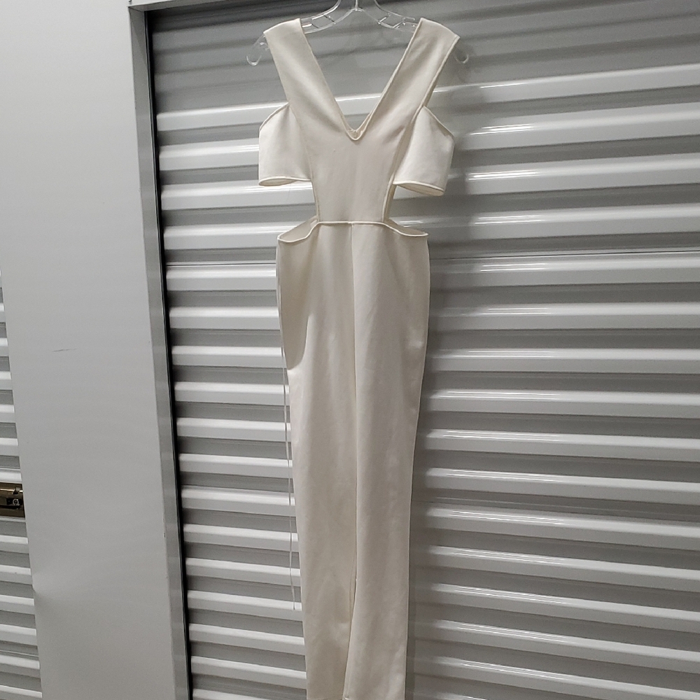 Cream Sheath V-Neck Backless Wedding Dress